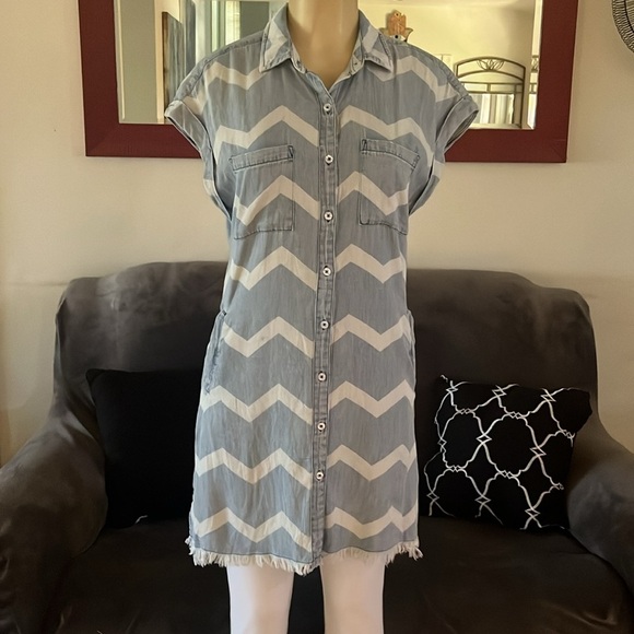 Billy T

Lila Shirtdress - Picture 4 of 12
